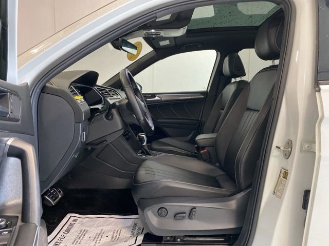 Used 2023 Volkswagen Tiguan SE R-Line image 11