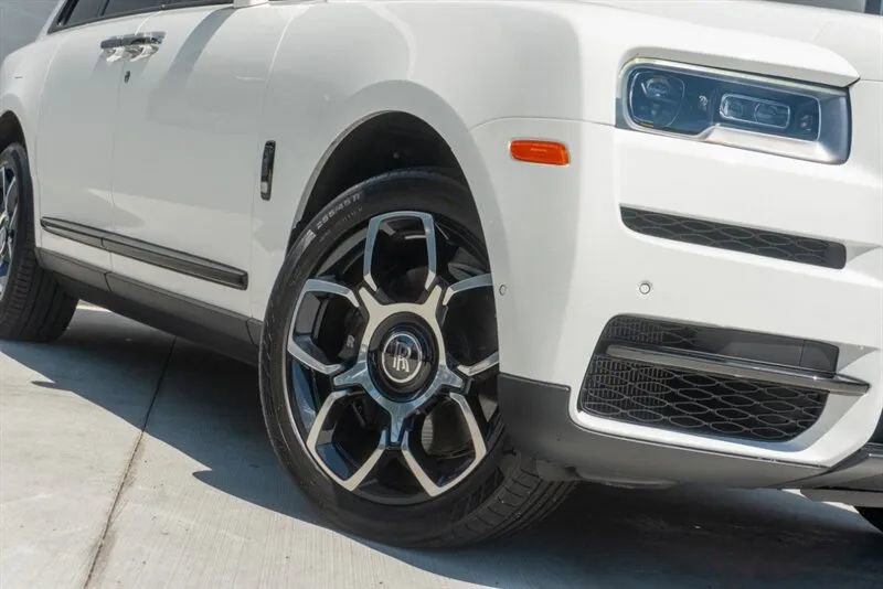 Used 2024 Rolls-Royce Cullinan Black Badge image 45