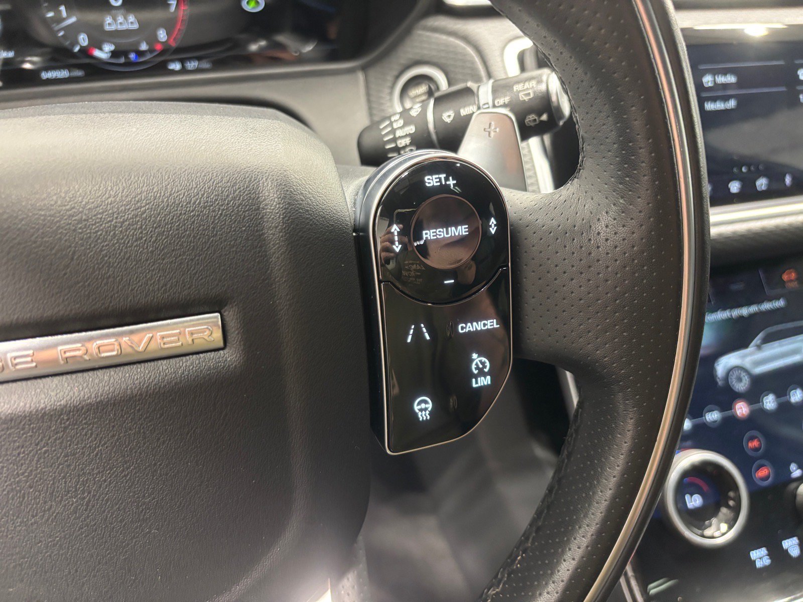 Used 2019 Land Rover Range Rover Velar R-Dynamic SE AWD/4WD image 20