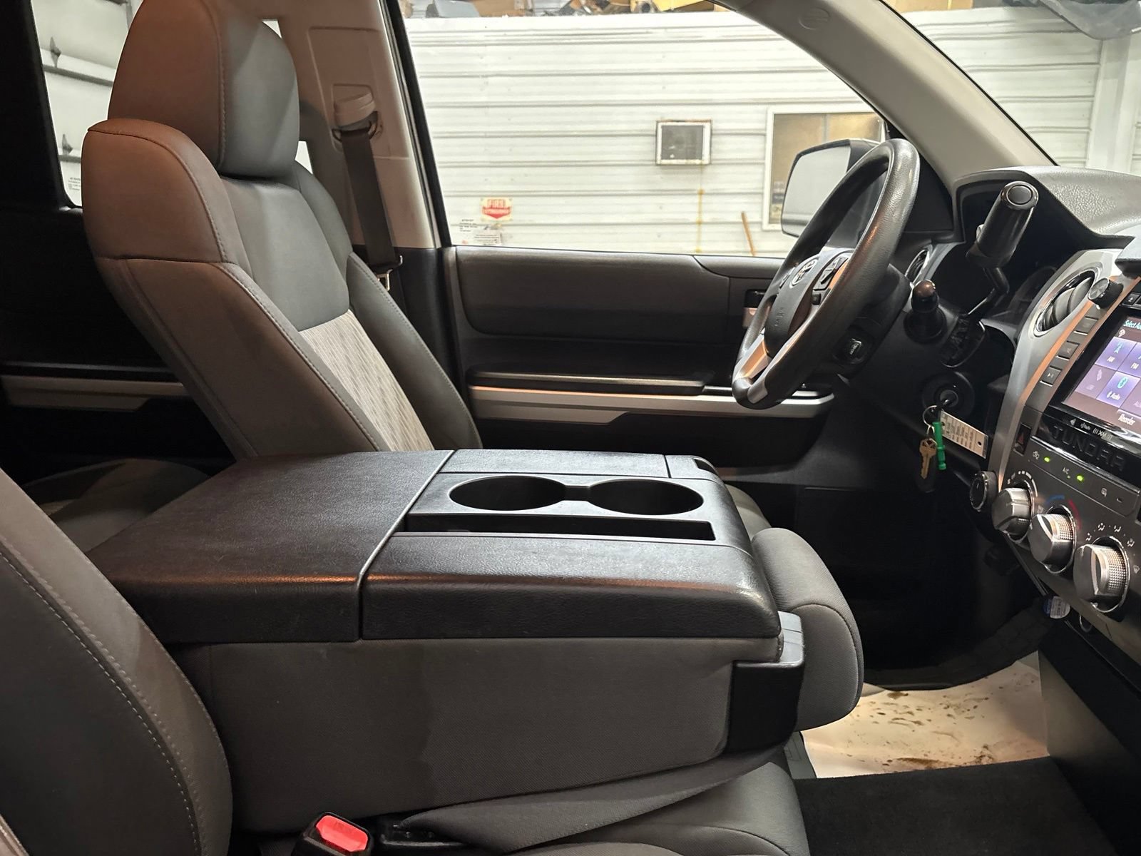 Used 2015 Toyota Tundra SR5 AWD/4WD image 25