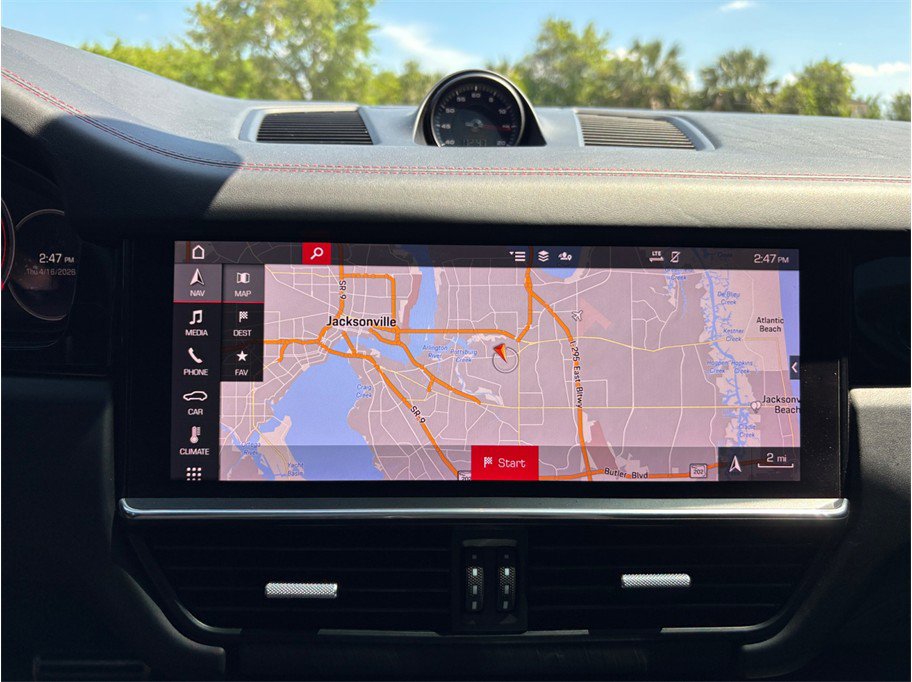 Used 2021 Porsche Cayenne GTS w/ Premium Package image 35