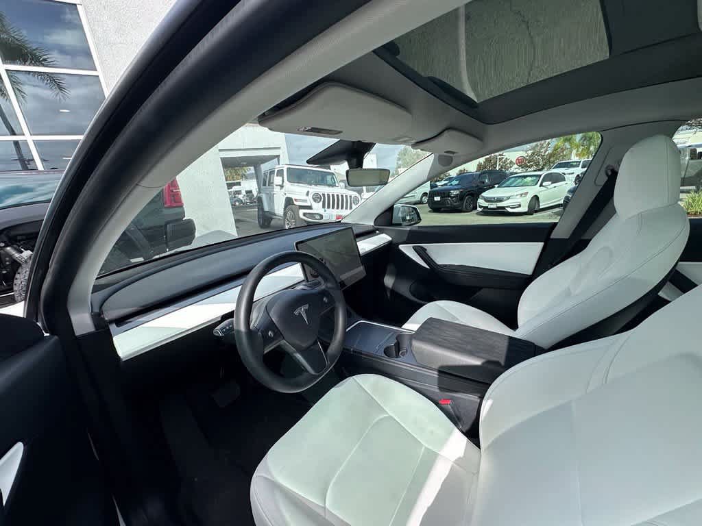 Used 2022 Tesla Model Y Long Range AWD/4WD image 6