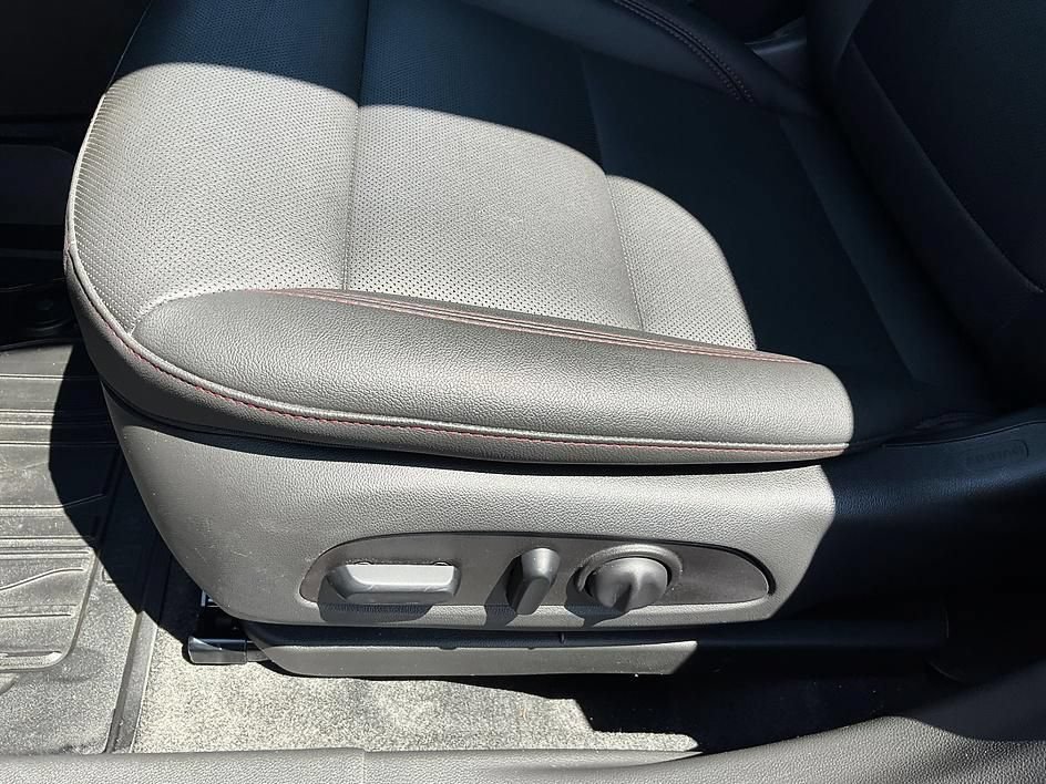 Used 2026 Chevrolet Trax RS w/ Sunroof Package FWD image 16