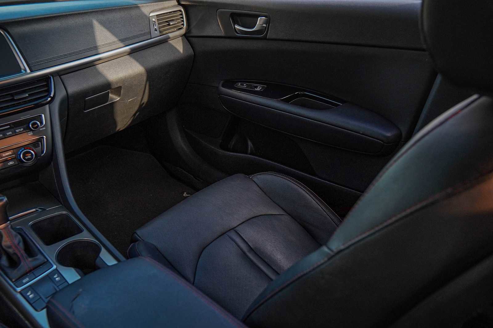 Used 2018 Kia Optima SX image 29