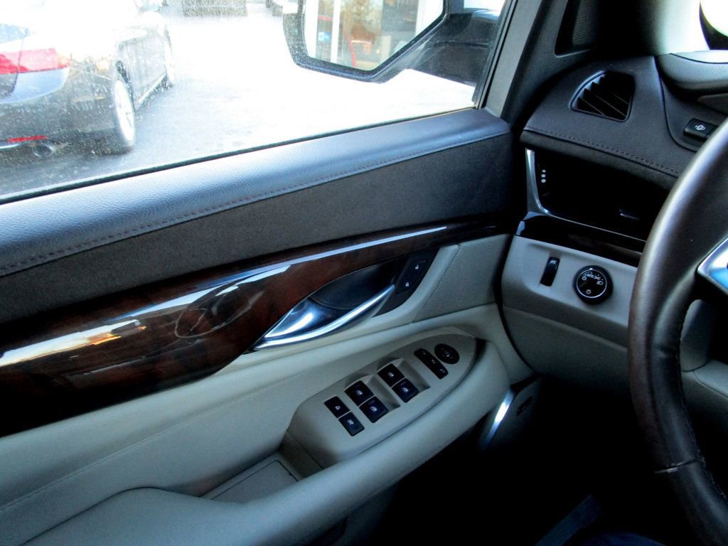 Used 2017 Cadillac Escalade ESV Luxury image 35