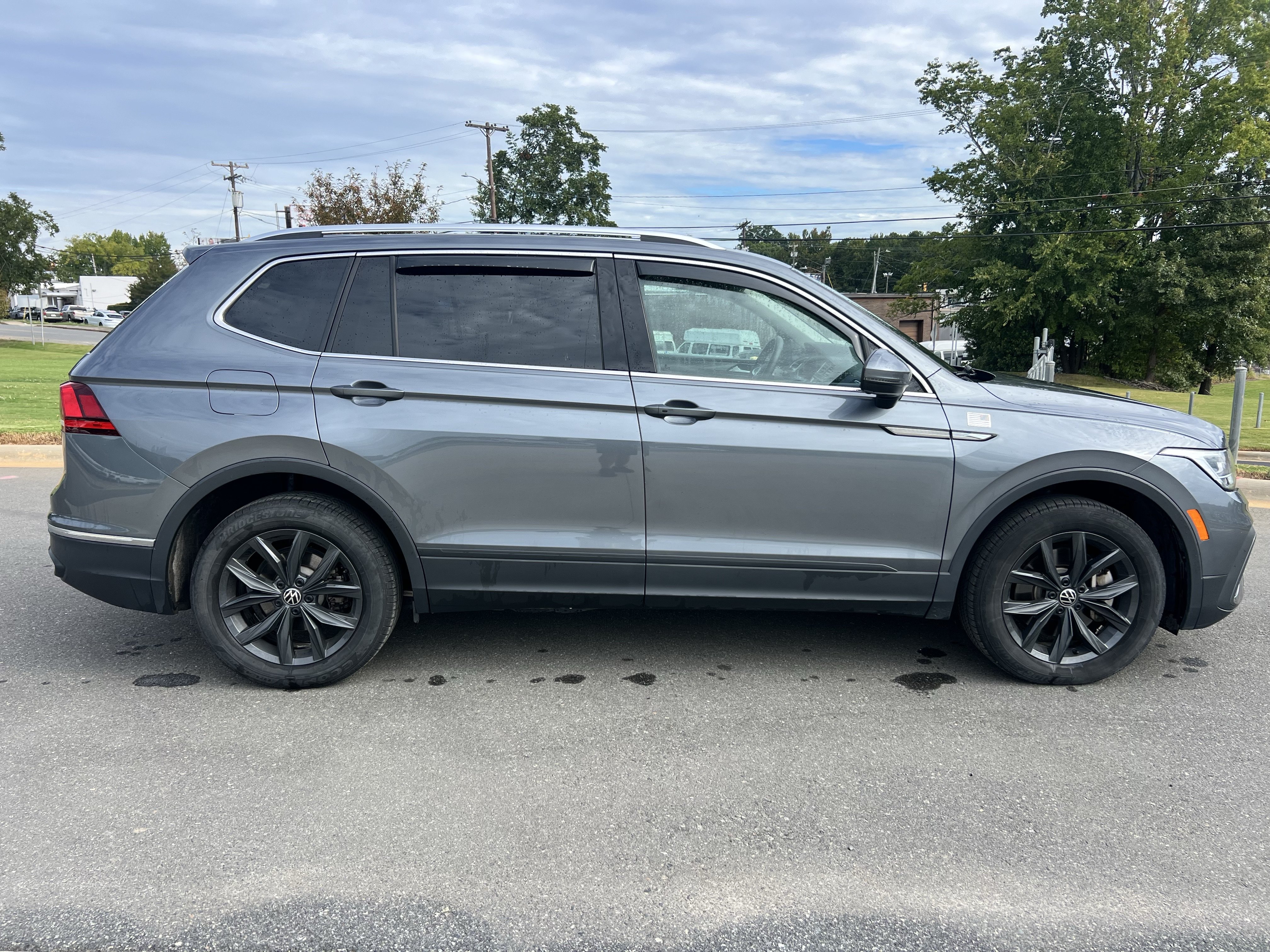 Used 2024 Volkswagen Tiguan SE AWD/4WD image 28