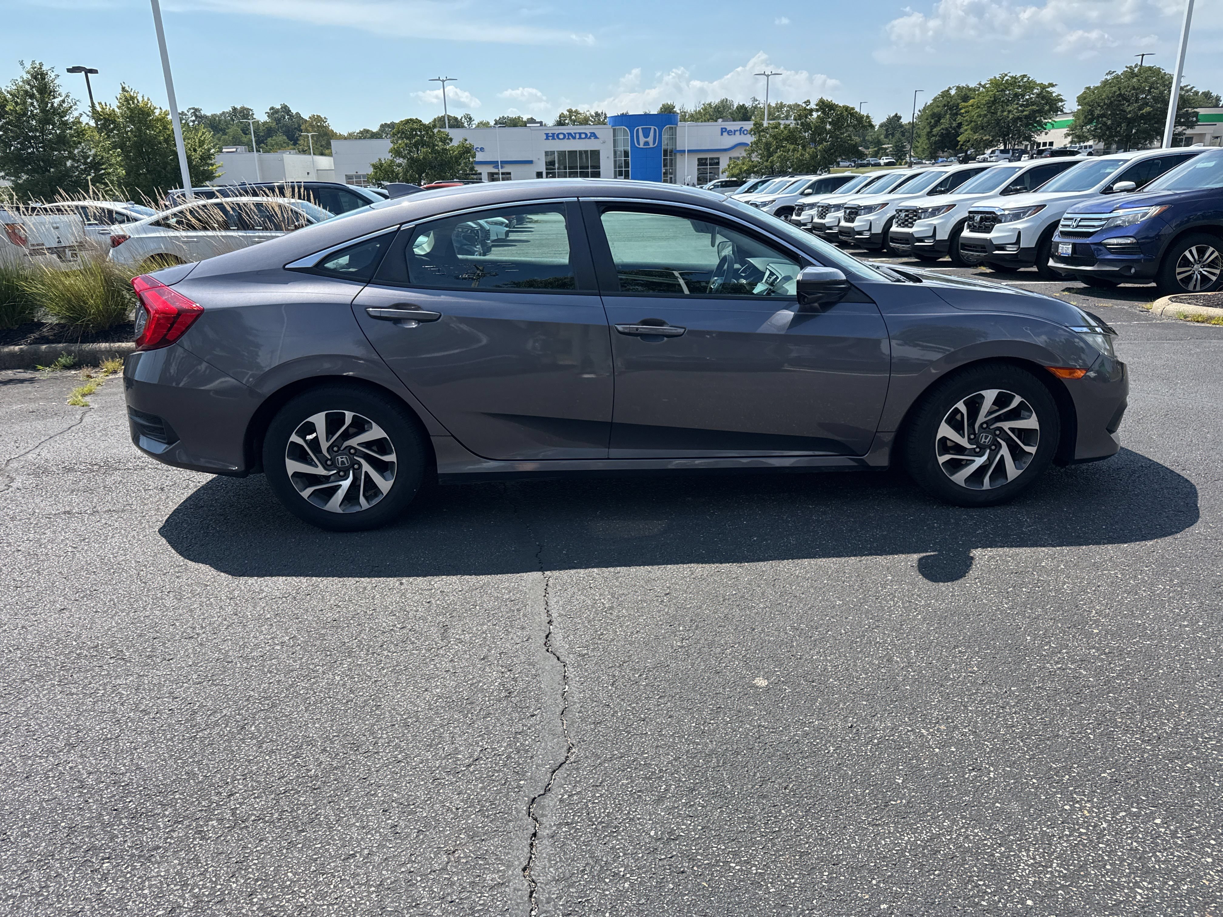 Used 2018 Honda Civic EX image 2