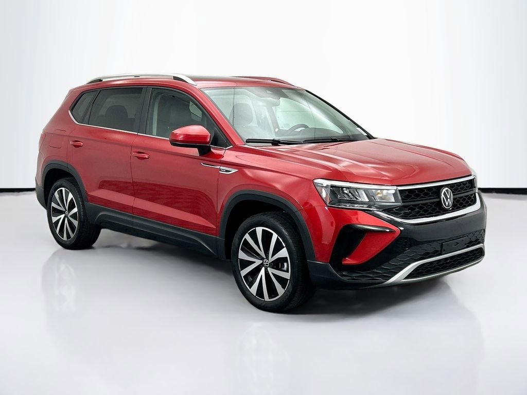 Certified 2023 Volkswagen Taos SE w/ Panoramic Sunroof Package image 3