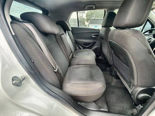 Used 2018 Chevrolet Trax LS FWD image 25
