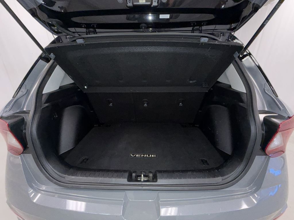 Used 2023 Hyundai Venue Limited image 12