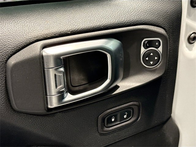 Used 2018 Jeep Wrangler Unlimited Sahara image 16