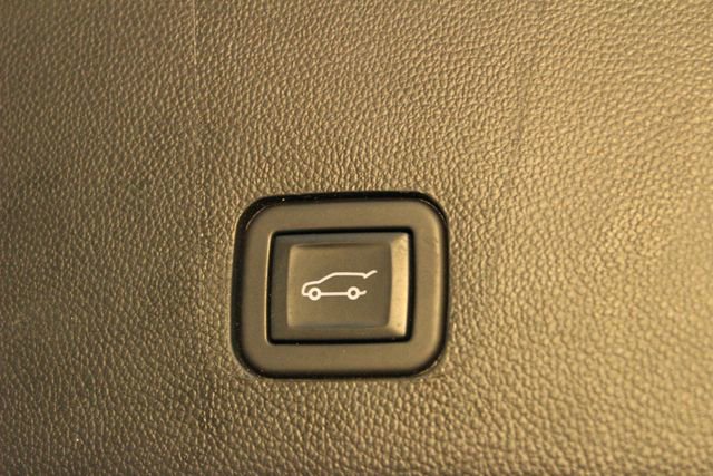 Used 2023 Chevrolet Traverse Premier AWD/4WD image 18