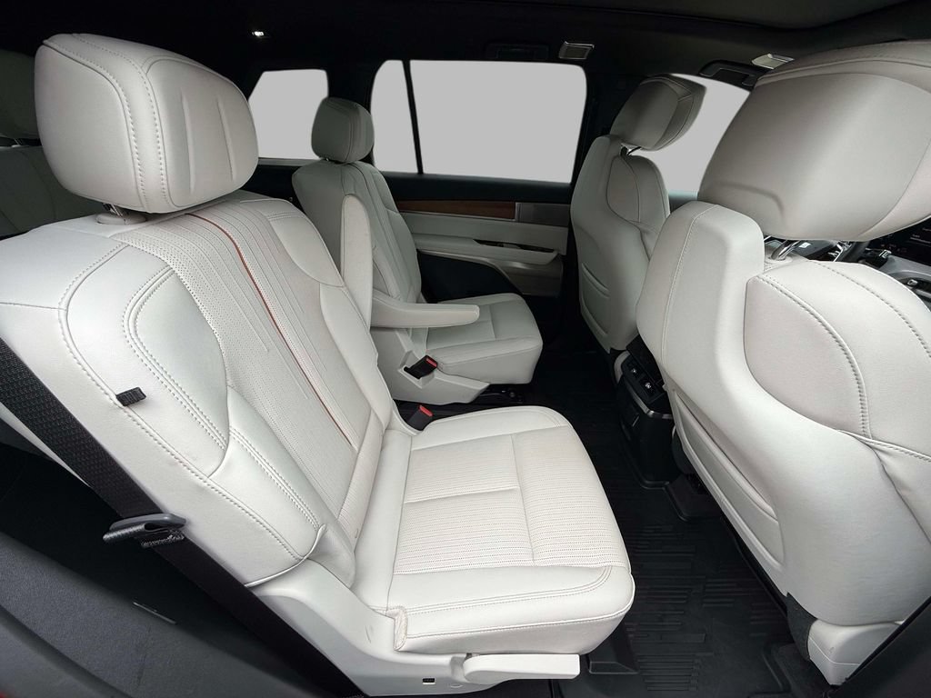 Used 2026 Cadillac Vistiq Sport w/ LPO, Floor Liner Package AWD/4WD image 16