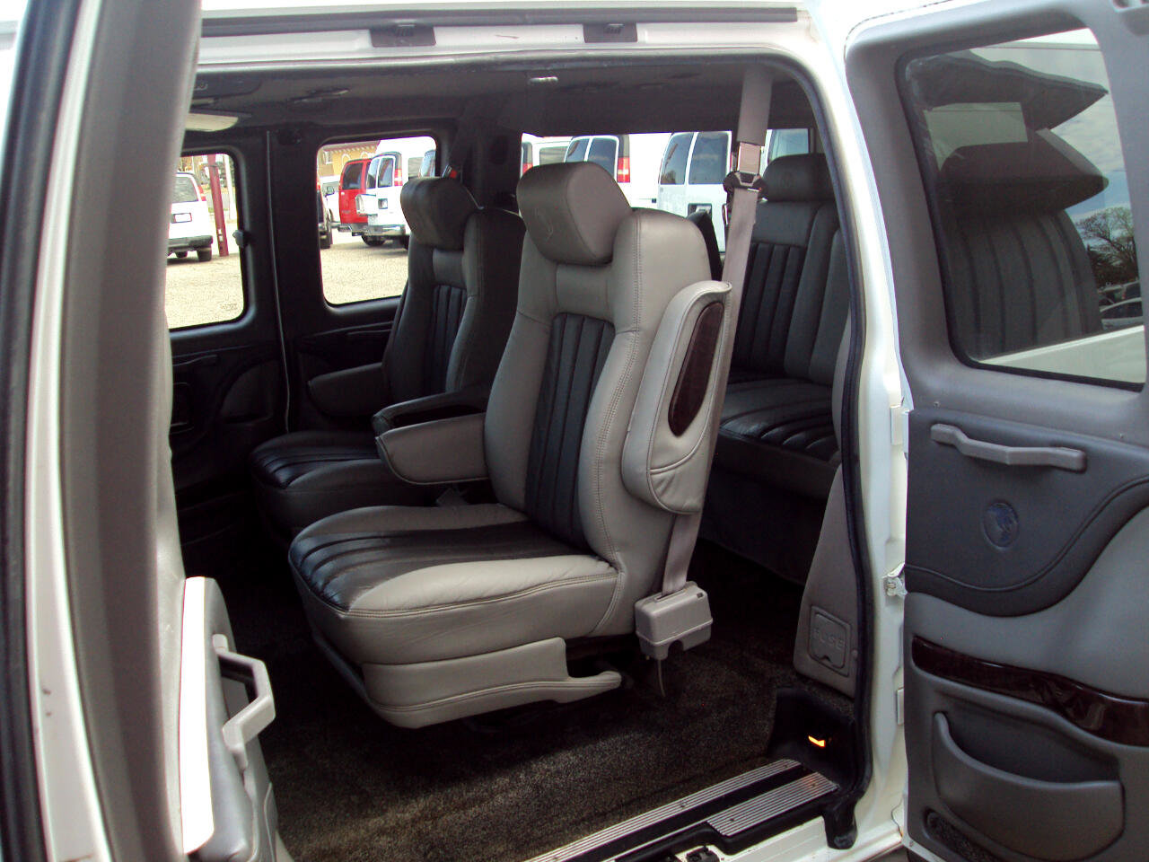 Used 2012 GMC Savana 1500 AWD image 17