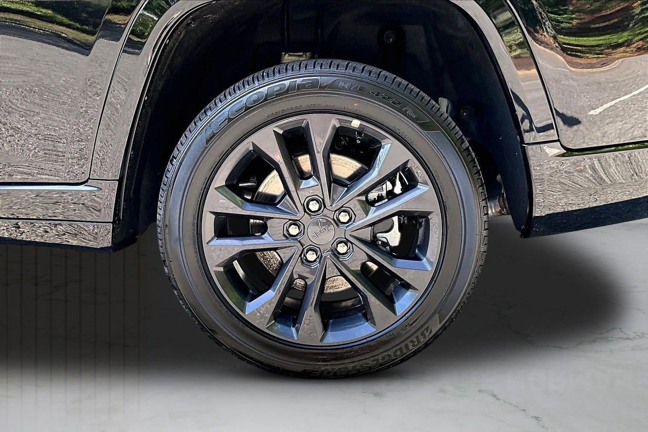 New 2026 Jeep Grand Cherokee L Limited AWD/4WD image 35