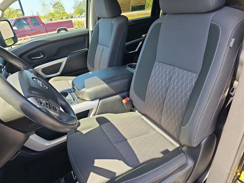 Used 2024 Nissan Titan SV w/ SV Convenience Package image 18