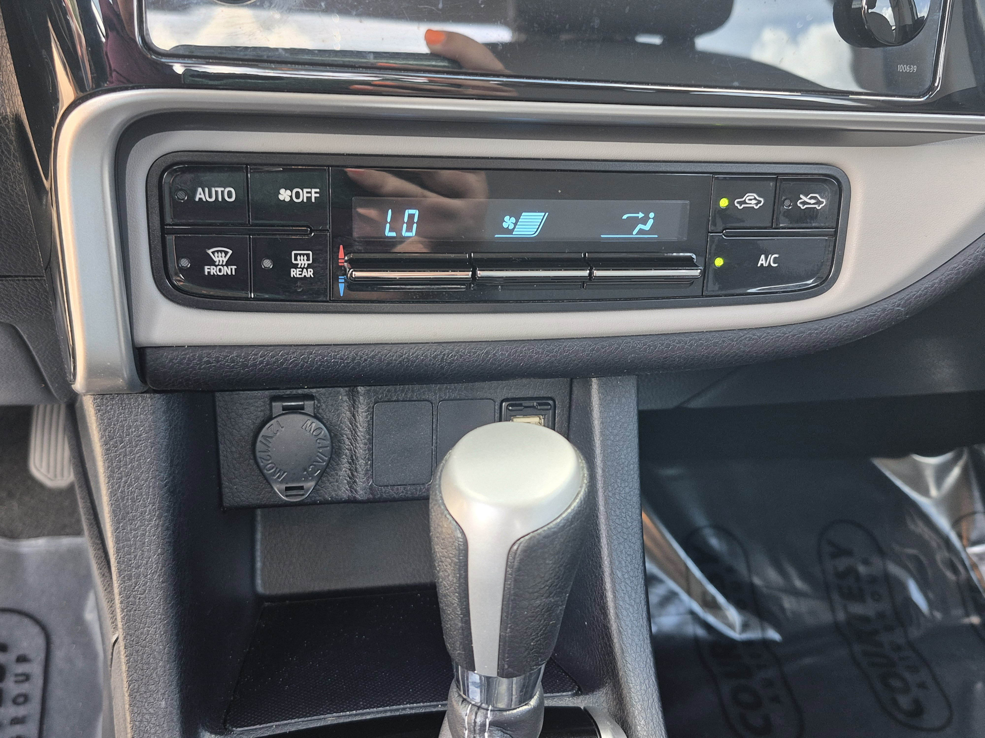 Used 2019 Toyota Corolla LE FWD image 25