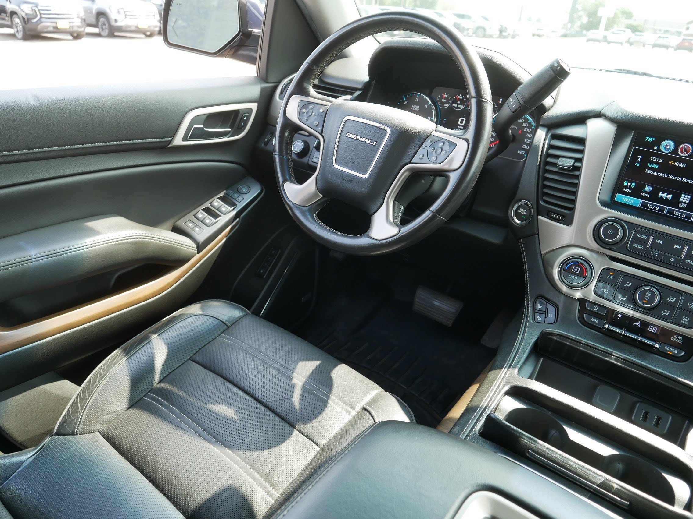 Used 2018 GMC Yukon Denali w/ Denali Ultimate Package AWD/4WD image 9
