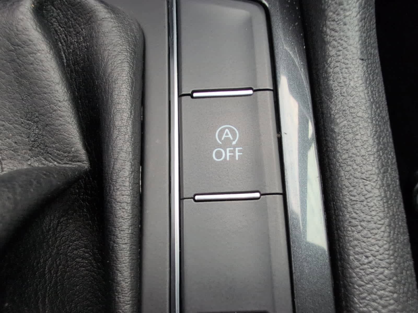 Used 2018 Volkswagen Tiguan SE AWD/4WD image 31