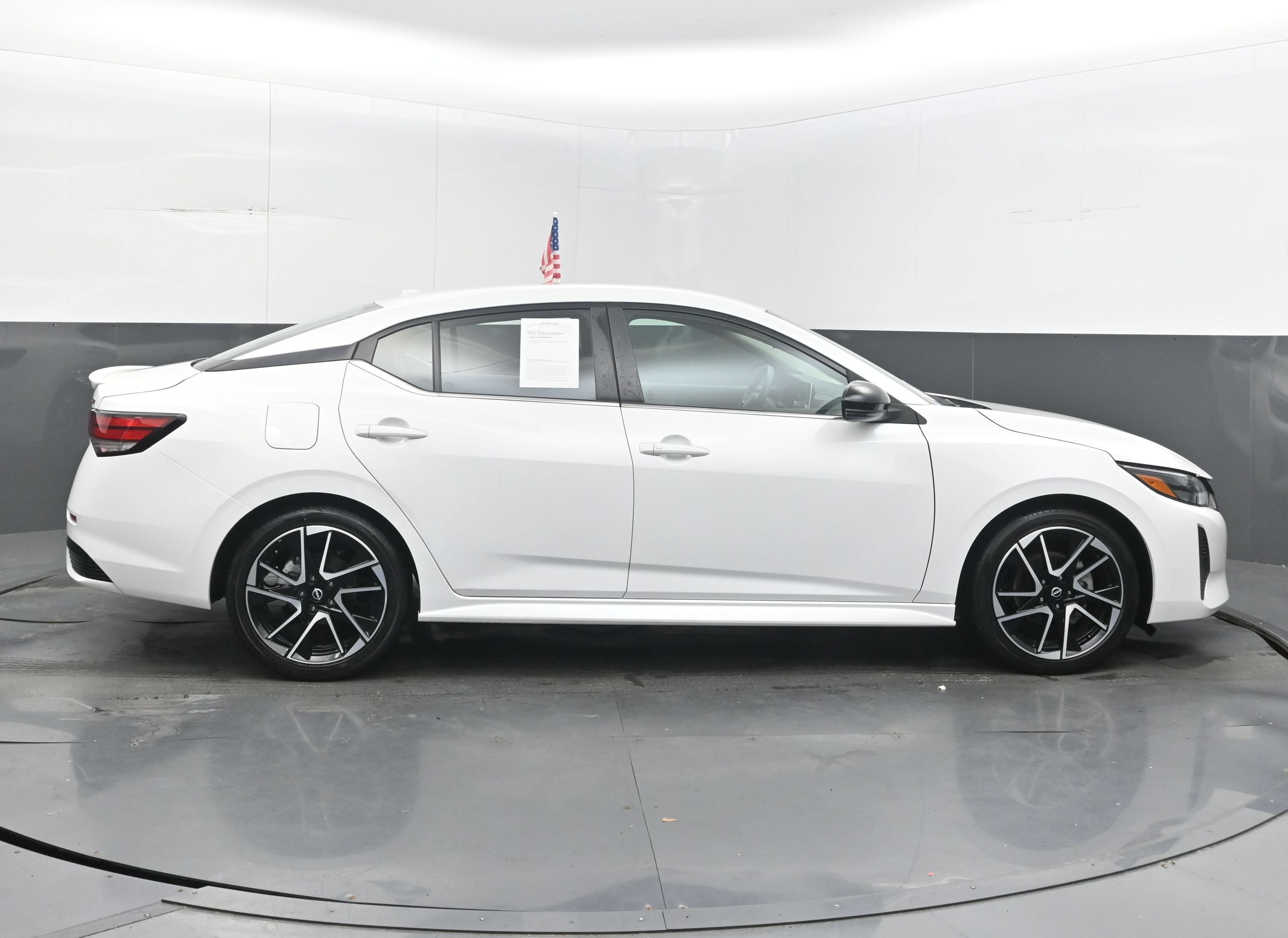 Used 2024 Nissan Sentra SR FWD image 10