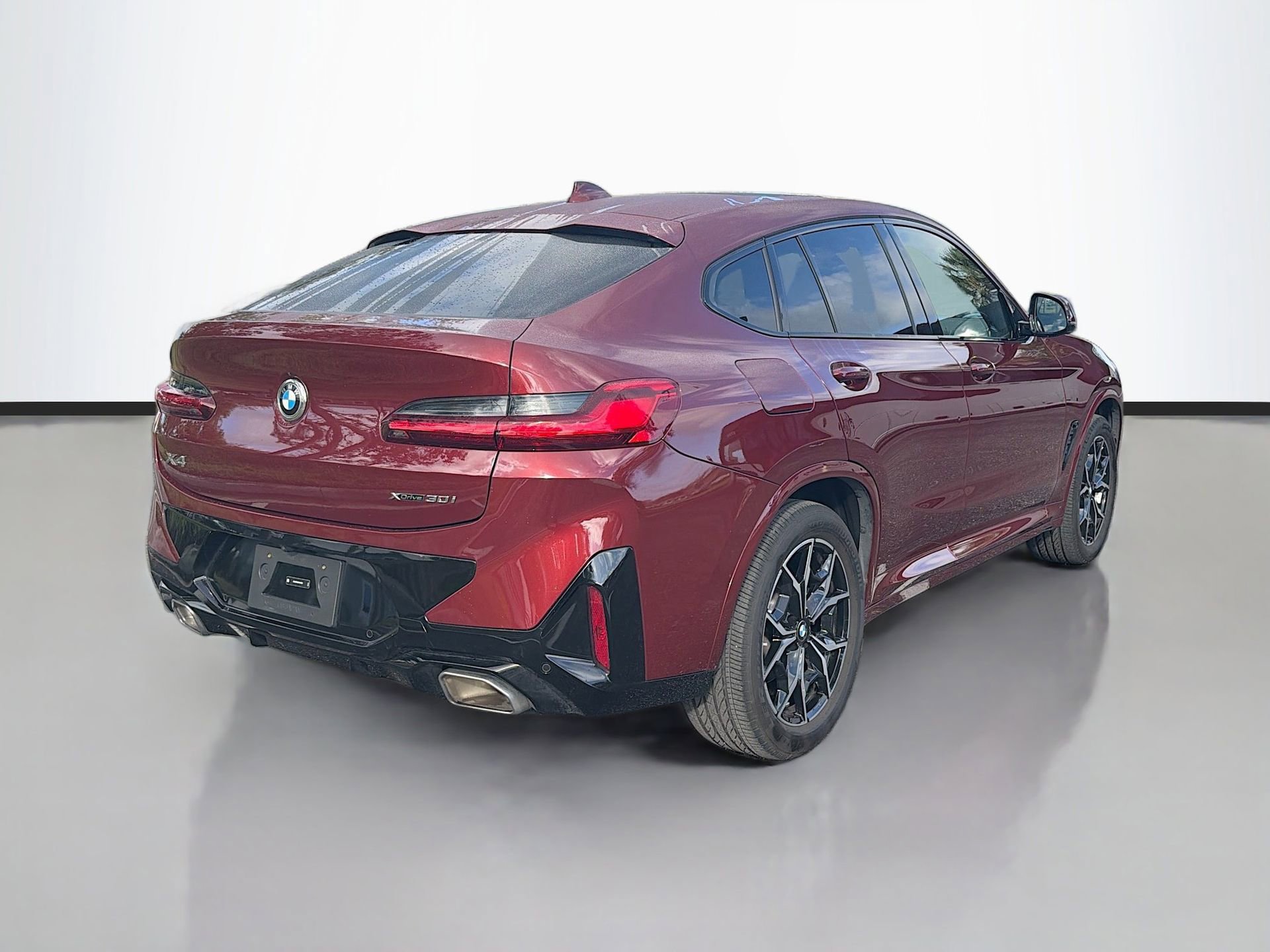 Certified 2025 BMW X4 xDrive30i w/ Premium Package image 4