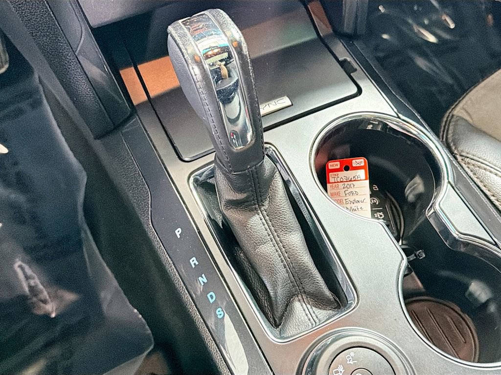 Used 2017 Ford Explorer XLT w/ Equipment Group 202A AWD/4WD image 18
