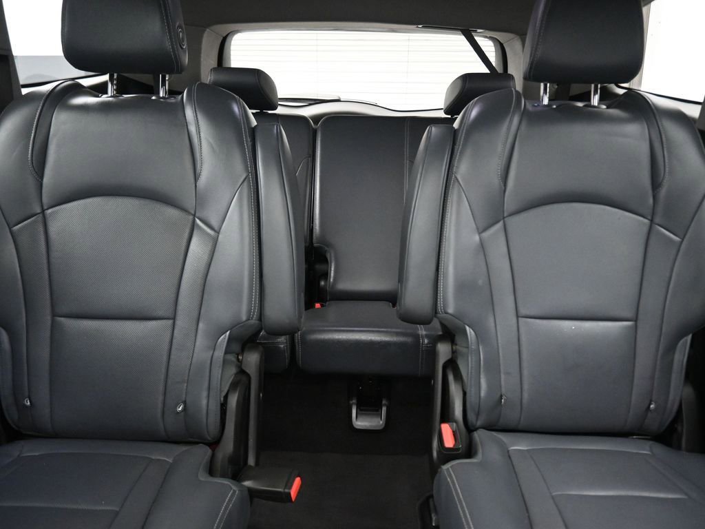 Used 2018 Buick Enclave Essence AWD/4WD image 29