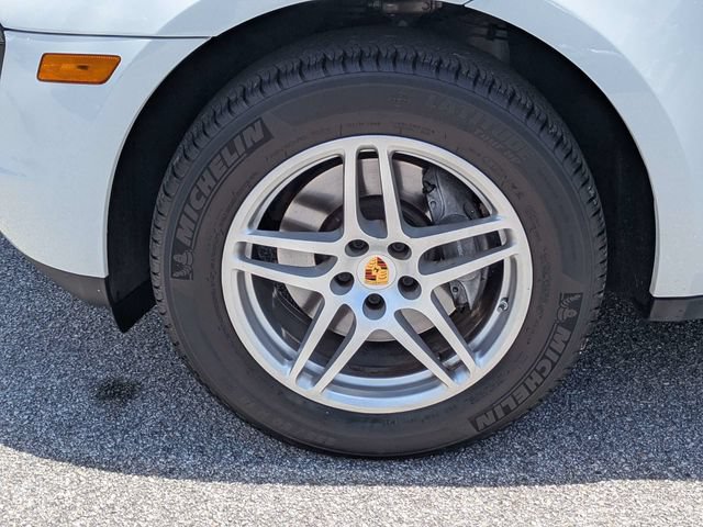 Used 2018 Porsche Macan Sport Edition AWD/4WD image 36