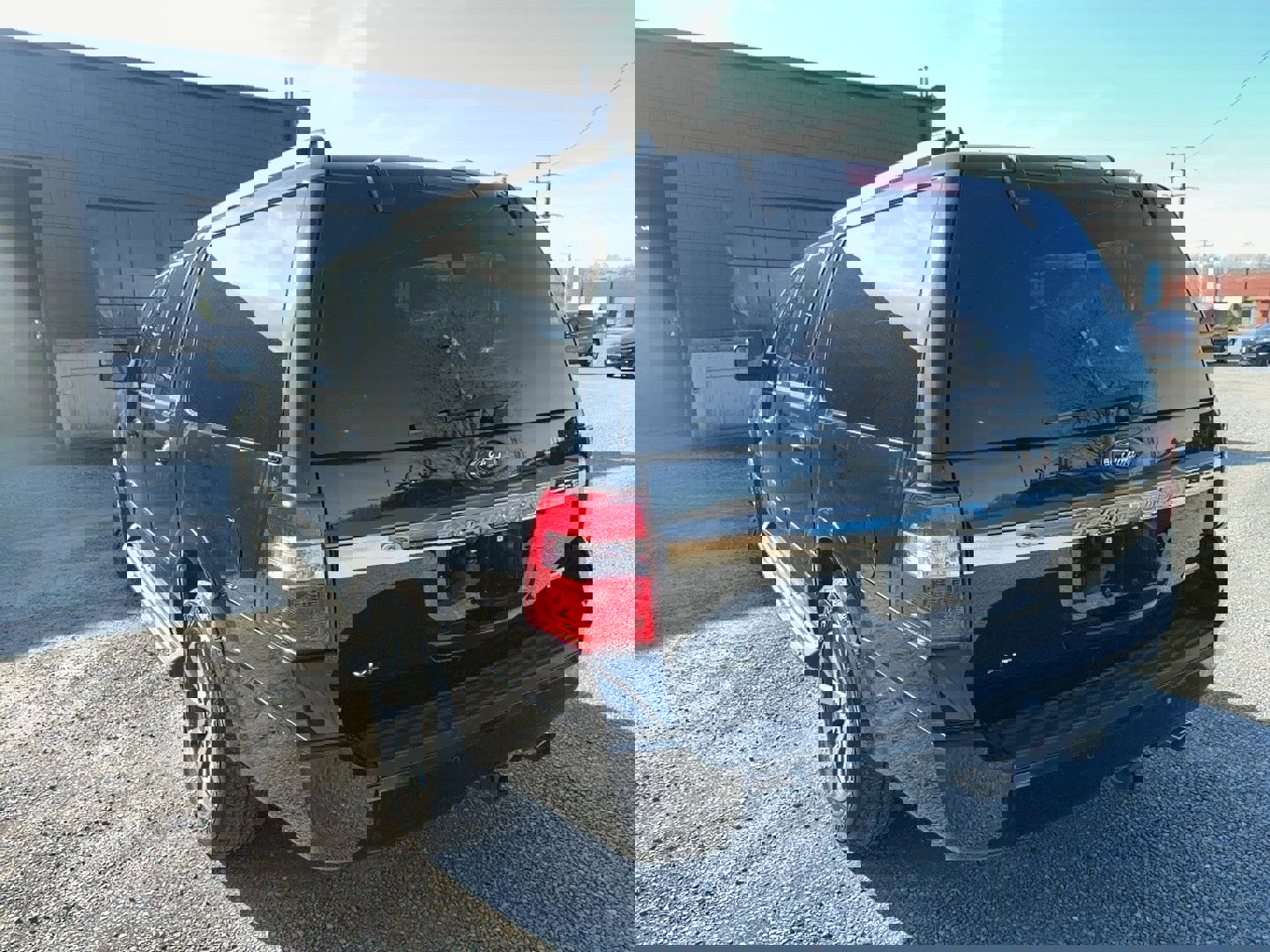 Used 2017 Ford Expedition EL XLT image 3