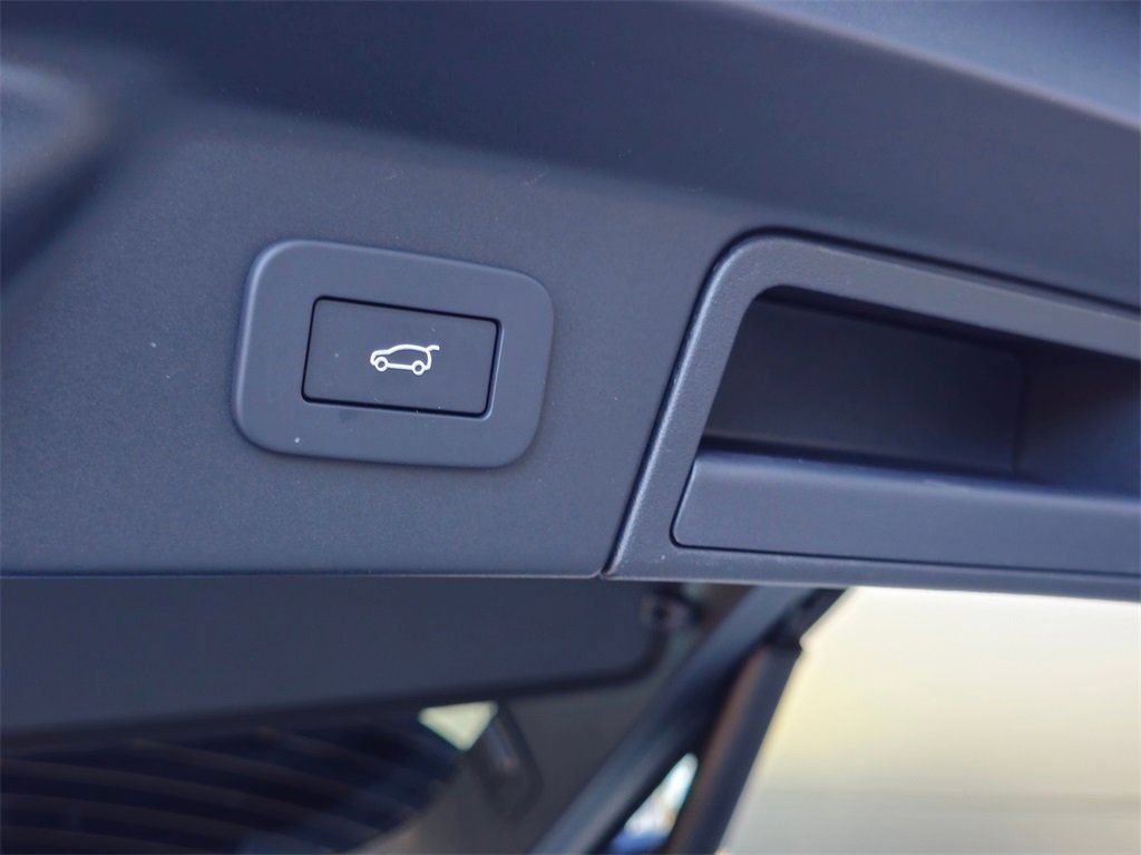 New 2025 Land Rover Range Rover Velar S AWD/4WD image 29