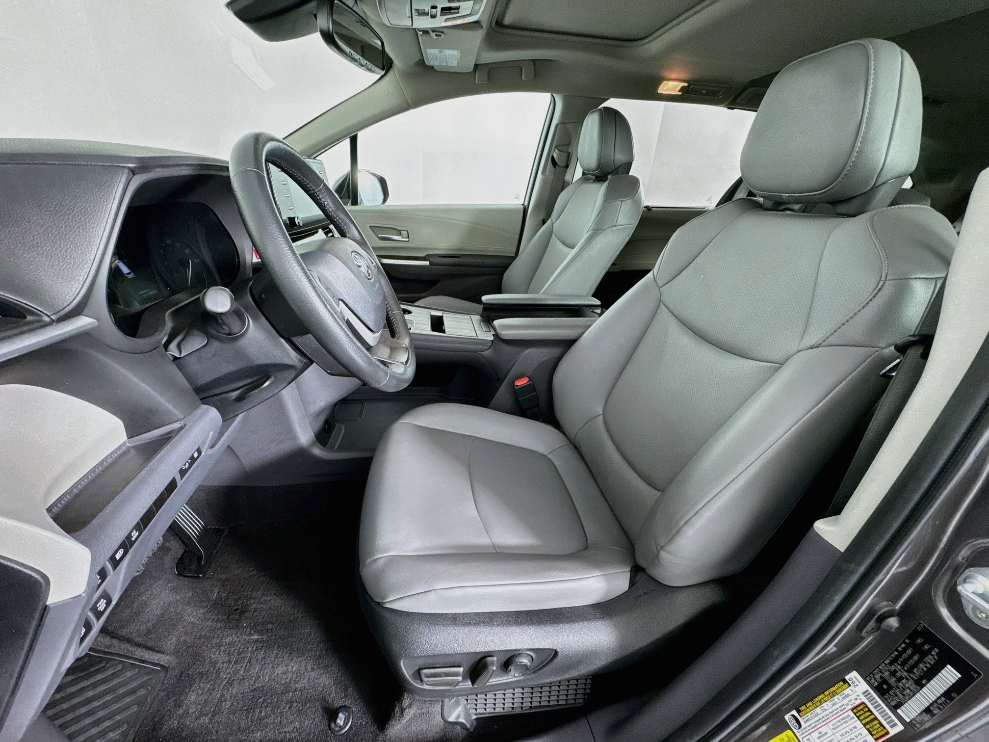 Used 2024 Toyota Sienna XLE w/ XLE Plus Package AWD/4WD image 21