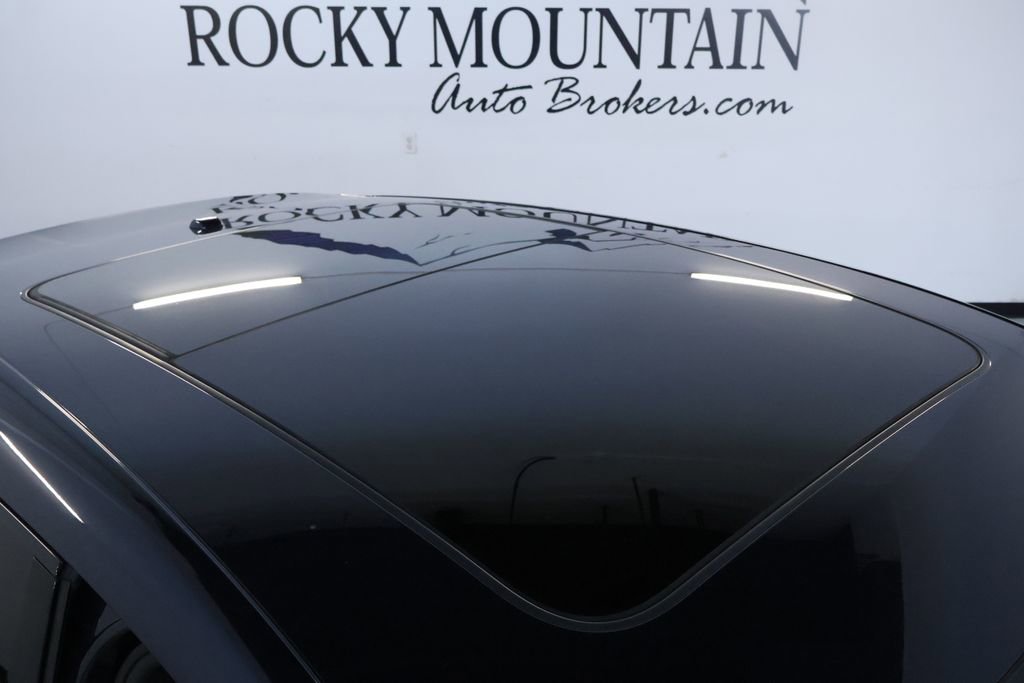 Used 2019 Porsche Macan AWD/4WD image 11