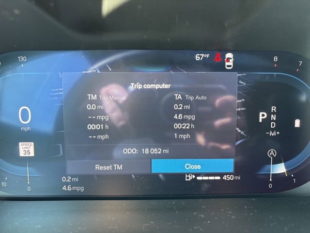 Used 2025 Volvo XC40 B5 Plus AWD/4WD image 28