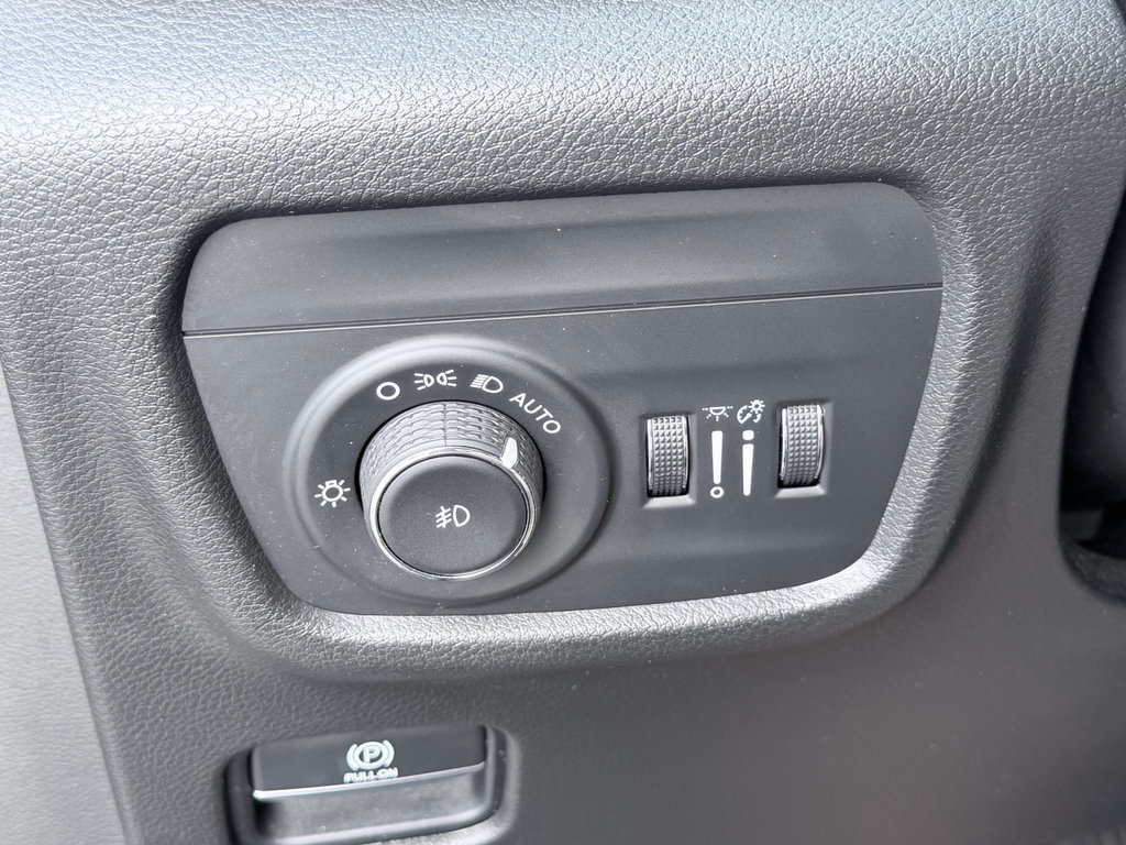 Used 2021 Jeep Grand Cherokee L Limited RWD image 12