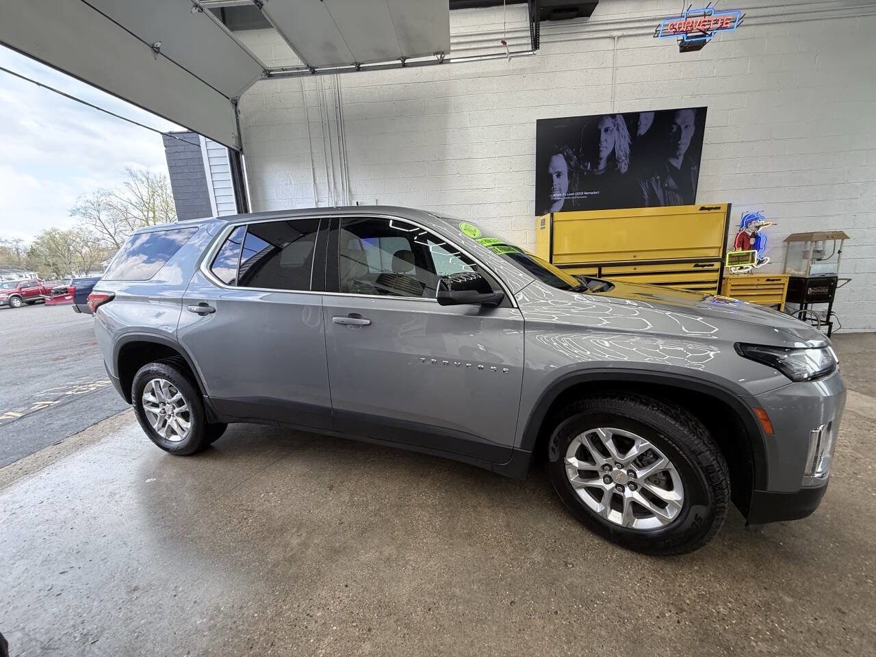 Used 2023 Chevrolet Traverse LS image 10