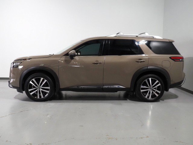 Used 2024 Nissan Pathfinder Platinum FWD image 9