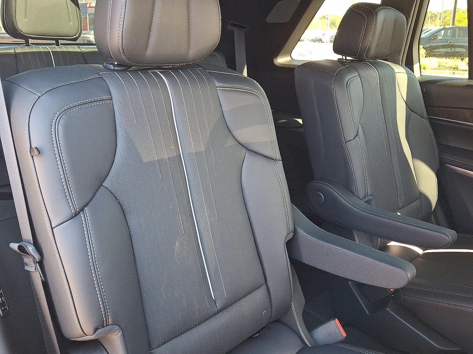 New 2027 Cadillac Vistiq Sport w/ LPO, Premium Carpet Package AWD/4WD image 20