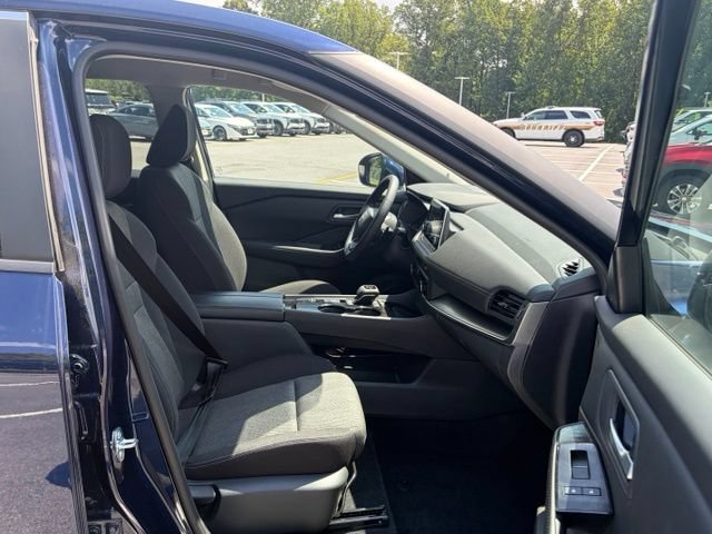 Certified 2026 Nissan Rogue SV FWD image 28