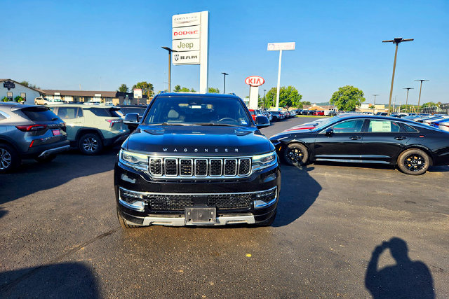 Used 2024 Jeep Wagoneer L Series II AWD/4WD image 2