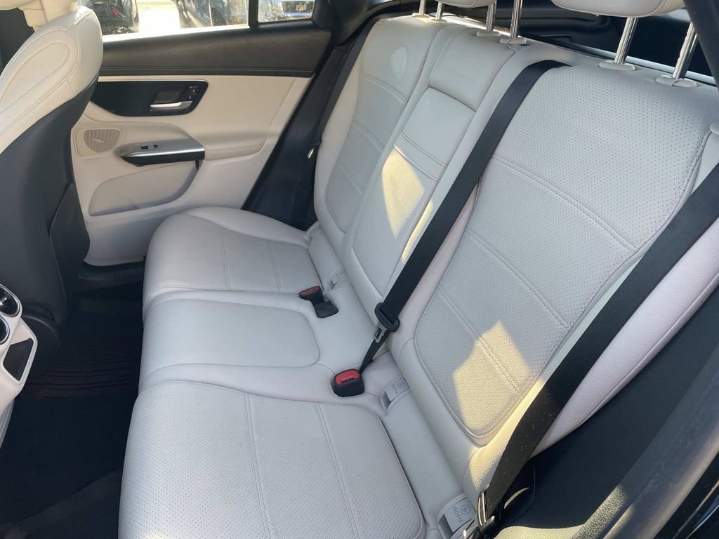 Used 2024 Mercedes-Benz GLC 300 4MATIC image 13