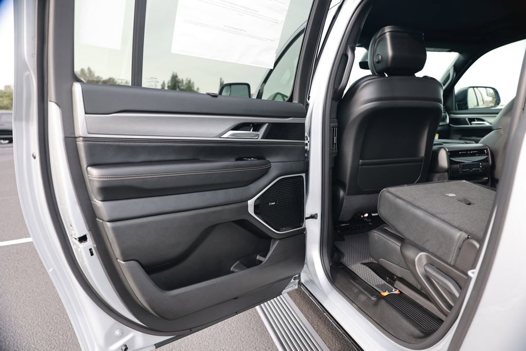 New 2026 Jeep Grand Wagoneer L Limited image 36