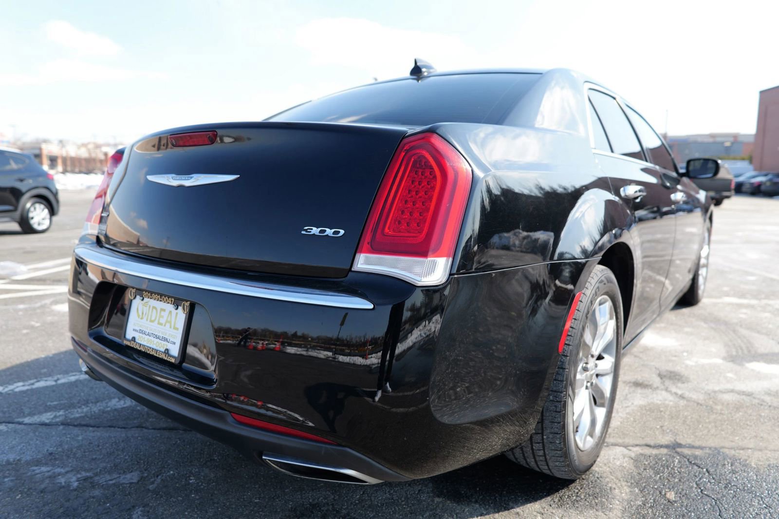 Used 2018 Chrysler 300 Limited image 9