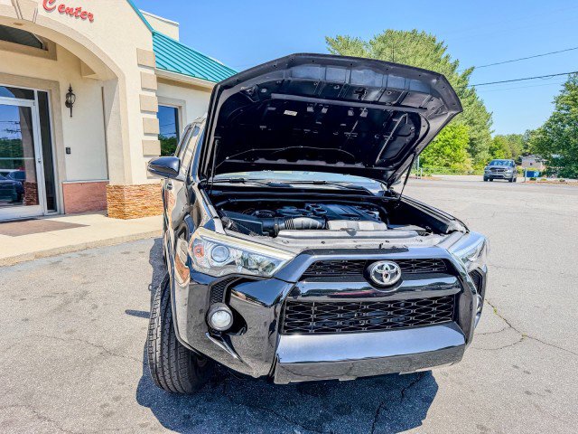 Used 2018 Toyota 4Runner SR5 Premium RWD image 18
