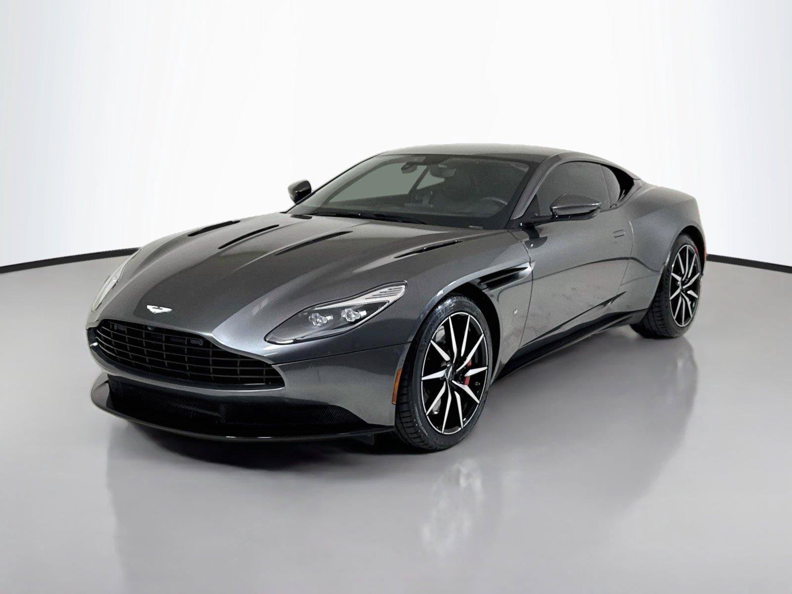 Used 2017 Aston Martin DB11 V12 RWD image 10