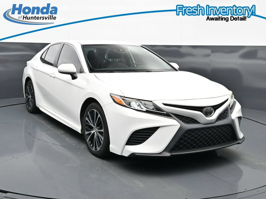 Used 2020 Toyota Camry SE FWD image 1