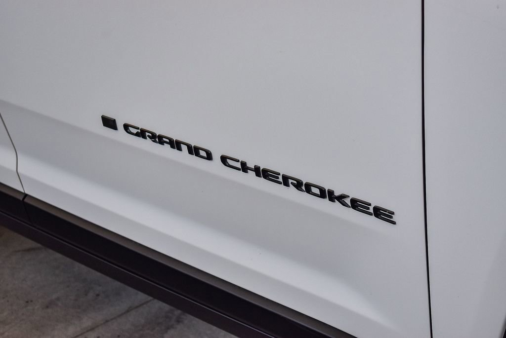 New 2026 Jeep Grand Cherokee Altitude image 12