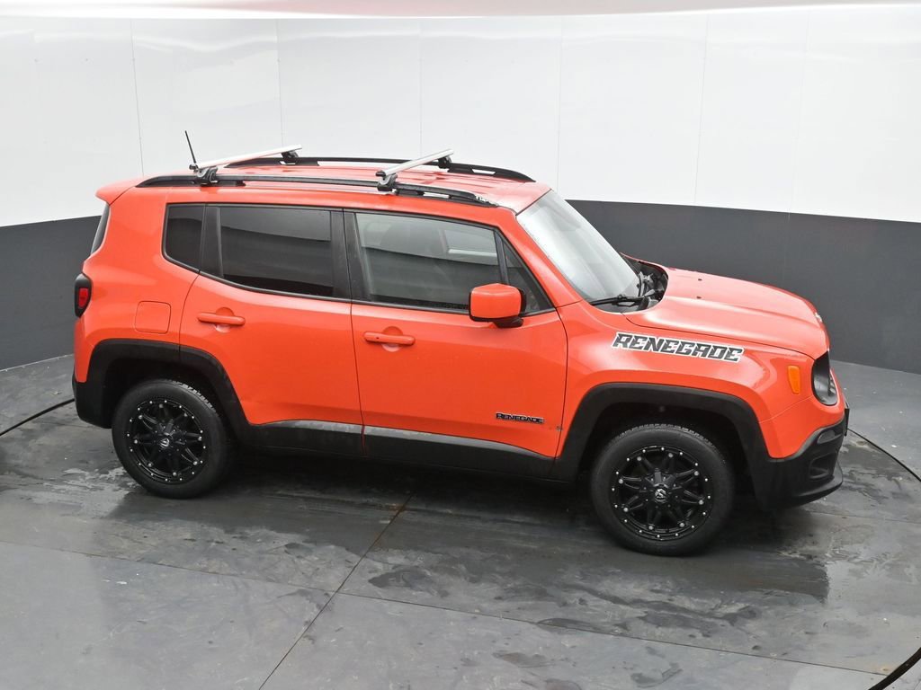 Used 2018 Jeep Renegade Latitude w/ Cold Weather Group image 38