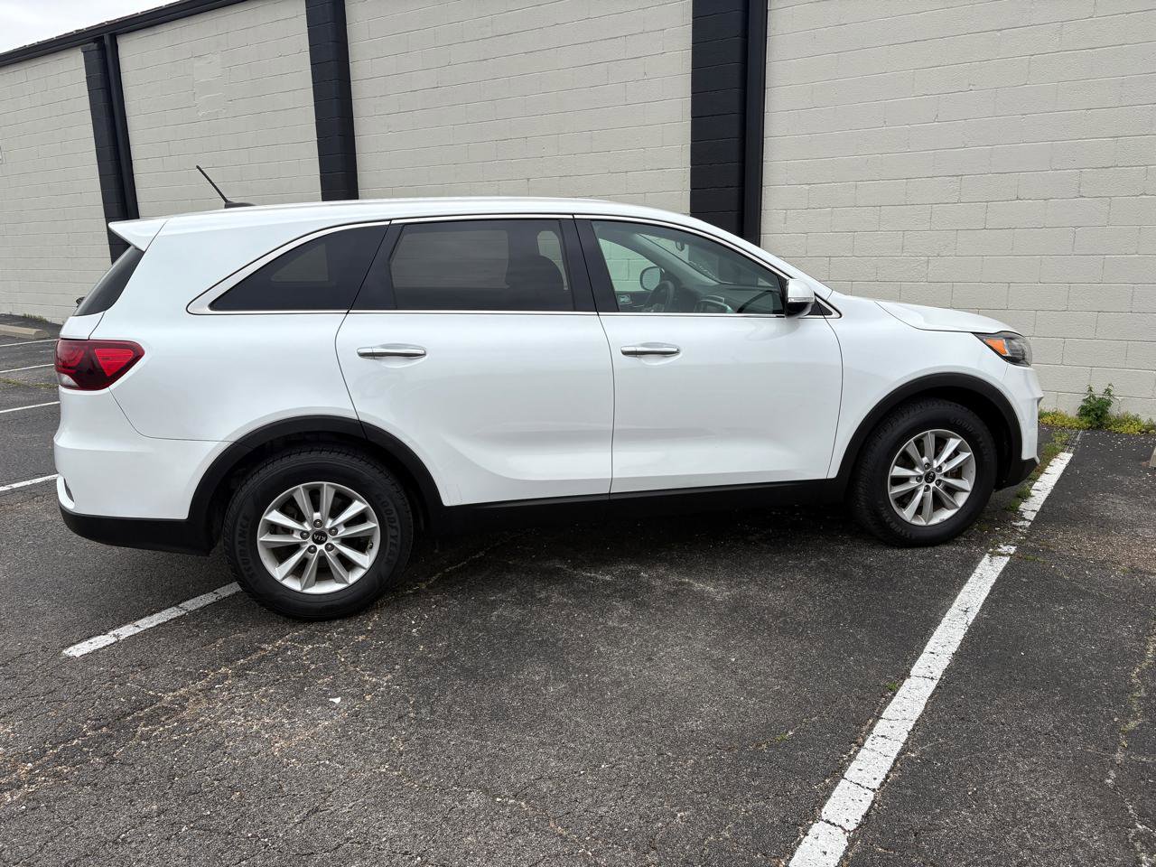 Used 2020 Kia Sorento FWD V6 image 4