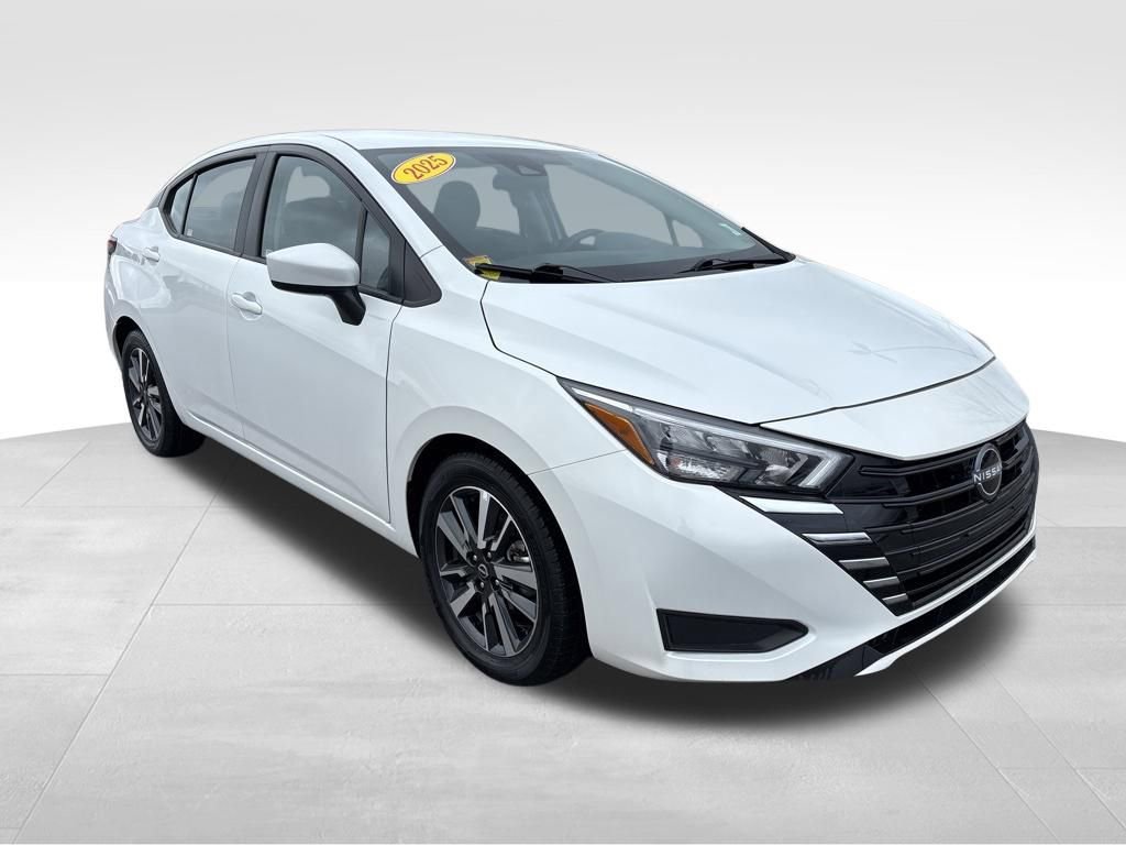 Used 2025 Nissan Versa SV image 3