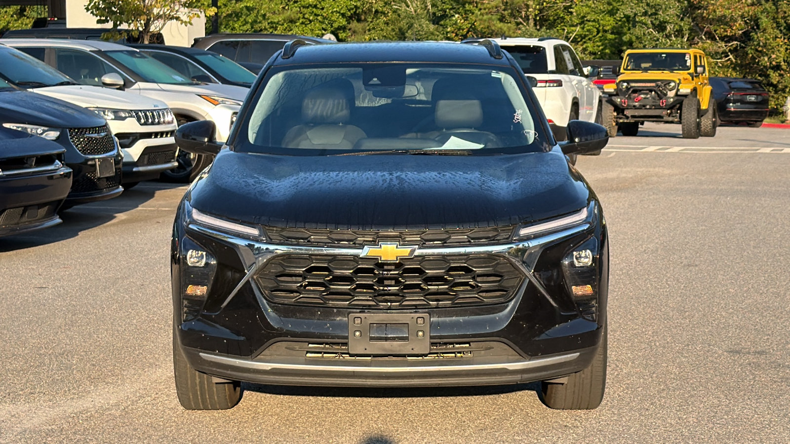 Used 2025 Chevrolet Trax LT FWD image 3